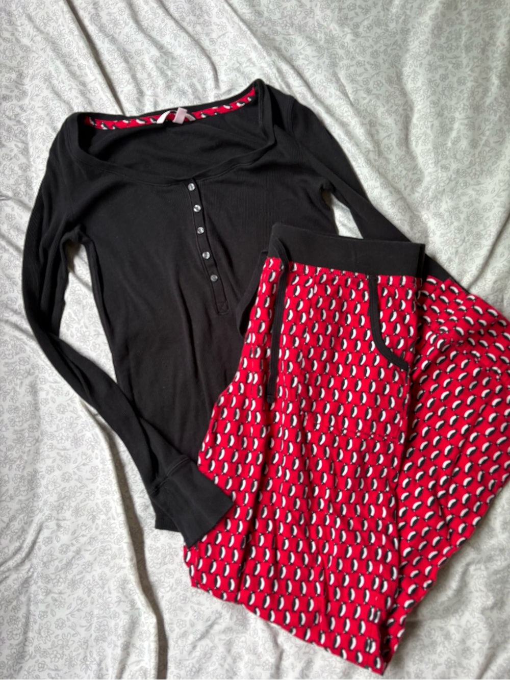 Victoria’s Secret Henley Penguin Print Black Red Pajama Set Size Medium 2014